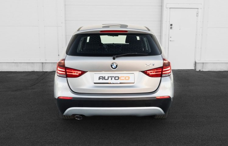 Osta kasutatud BMW X1 xDrive18d 2011 värv helehall Tallinnas
