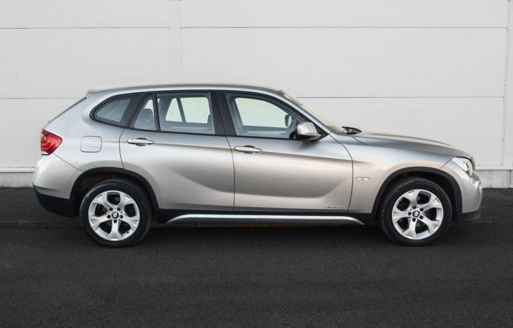 Osta kasutatud BMW X1 xDrive18d 2011 värv helehall Tallinnas