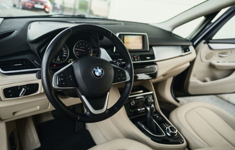 Osta kasutatud BMW 225 xe iPerformance Luxury Line 2016 värv must Tallinnas