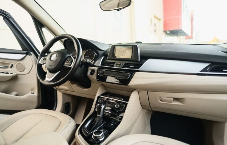 Osta kasutatud BMW 225 xe iPerformance Luxury Line 2016 värv must Tallinnas