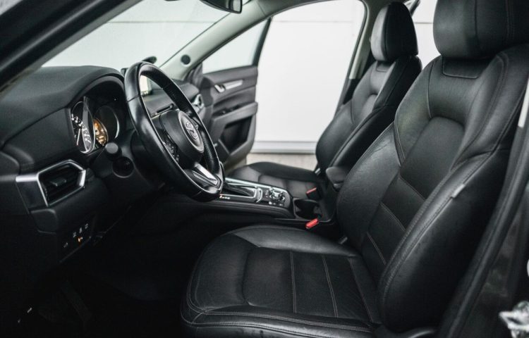 Osta kasutatud Mazda CX-5 Exclusive-Line AWD 2017 värv tumehall Tallinnas