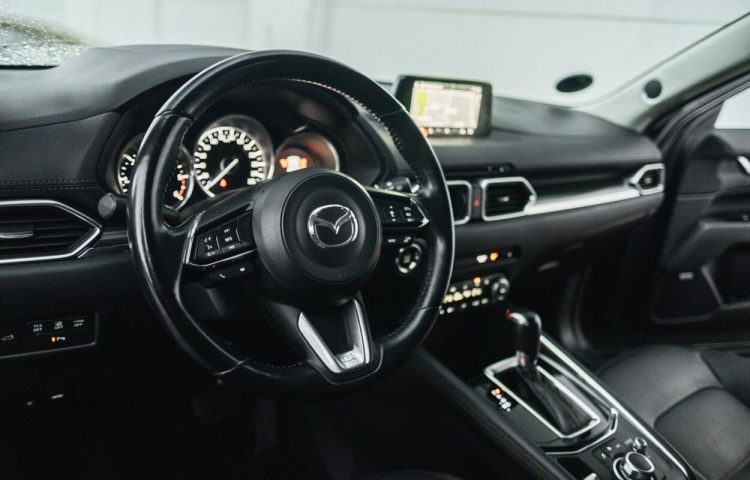 Osta kasutatud Mazda CX-5 Exclusive-Line AWD 2017 värv tumehall Tallinnas