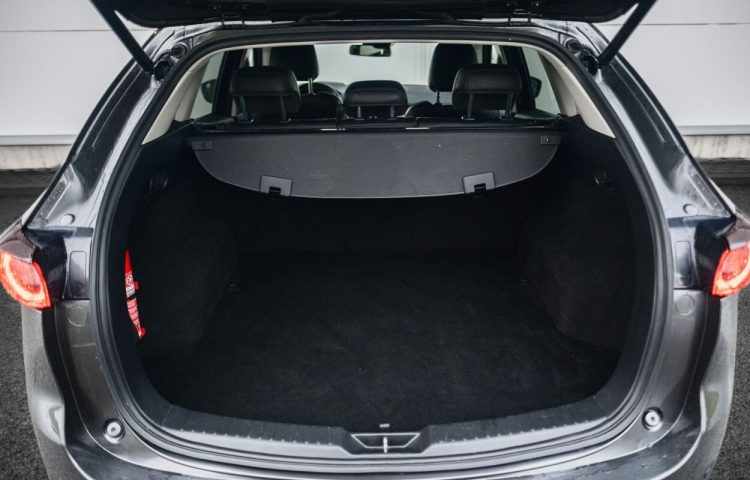 Osta kasutatud Mazda CX-5 Exclusive-Line AWD 2017 värv tumehall Tallinnas
