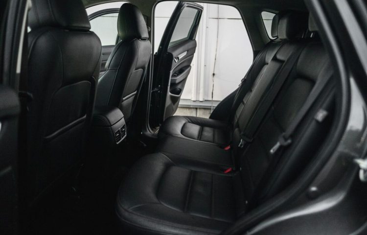 Osta kasutatud Mazda CX-5 Exclusive-Line AWD 2017 värv tumehall Tallinnas