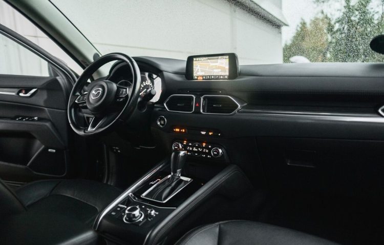 Osta kasutatud Mazda CX-5 Exclusive-Line AWD 2017 värv tumehall Tallinnas