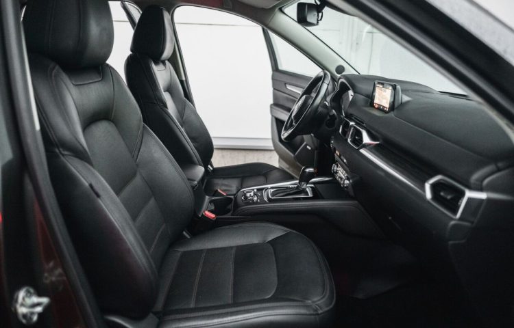 Osta kasutatud Mazda CX-5 Exclusive-Line AWD 2017 värv tumehall Tallinnas