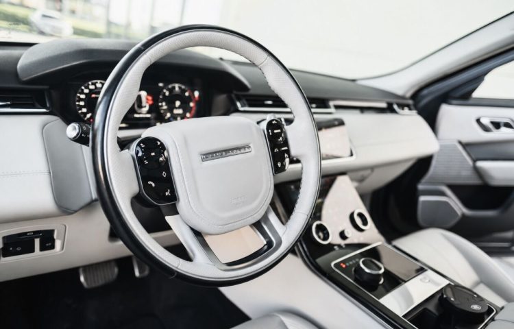 Osta kasutatud Land Rover Range Rover Velar D240 R-Dynamic HSE 2021 värv must Tallinnas