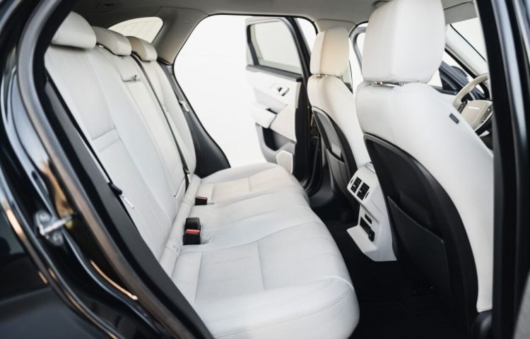 Osta kasutatud Land Rover Range Rover Velar D240 R-Dynamic HSE 2021 värv must Tallinnas