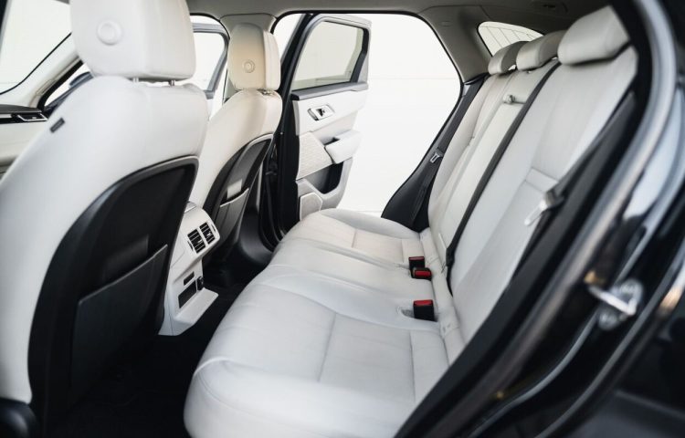 Osta kasutatud Land Rover Range Rover Velar D240 R-Dynamic HSE 2021 värv must Tallinnas