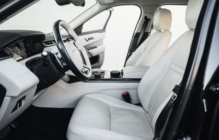 Osta kasutatud Land Rover Range Rover Velar D240 R-Dynamic HSE 2021 värv must Tallinnas