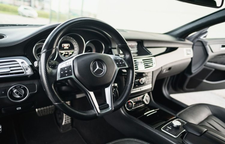 Osta kasutatud Mercedes-Benz CLS 500 4MATIC Shooting Brake AMG 2013 värv tumehall Tallinnas
