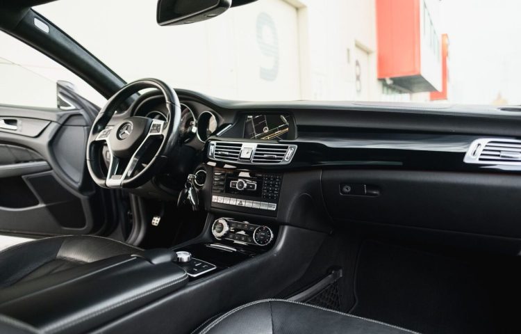 Osta kasutatud Mercedes-Benz CLS 500 4MATIC Shooting Brake AMG 2013 värv tumehall Tallinnas